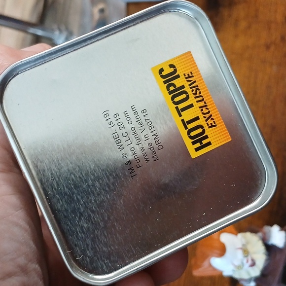 Hot Topic Exclusive Pennywise Jack-in-the-Box Vinyl Funko Pop Collectible Toy - Picture 9 of 11